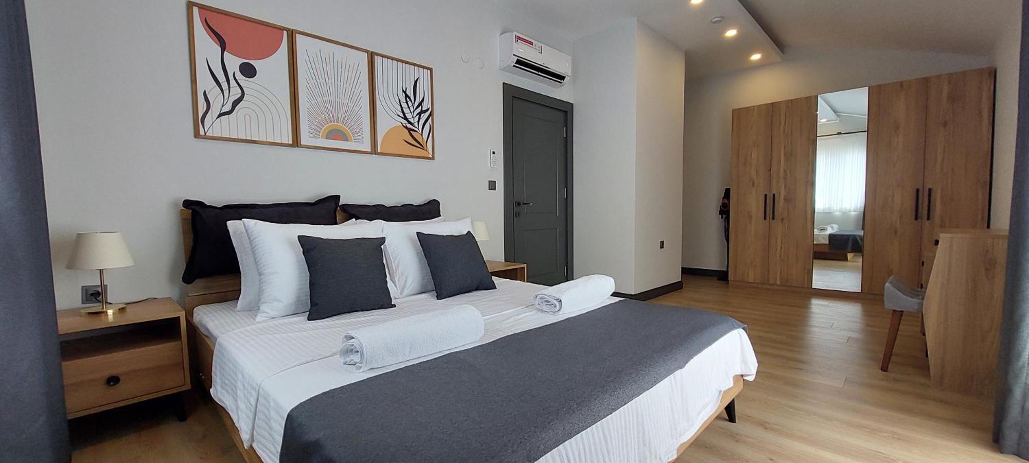Apartament New Flat With Big Living Spaces 4 Near By Lara *